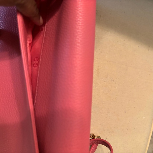 Tory Burch Pink Crossbody Bag with Gold Logo - Picture 4 of 5
